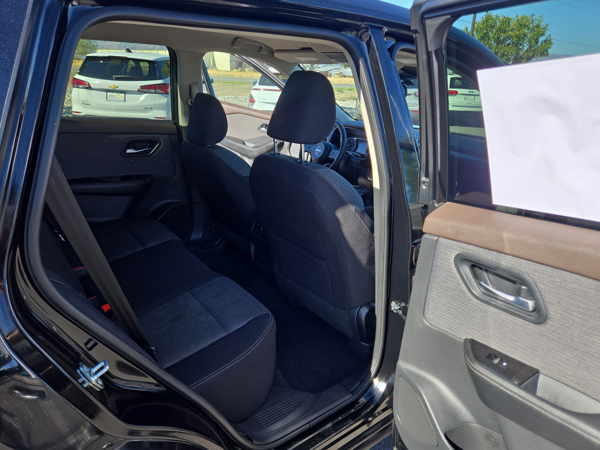 2023 Nissan Rogue SV - Photo 34