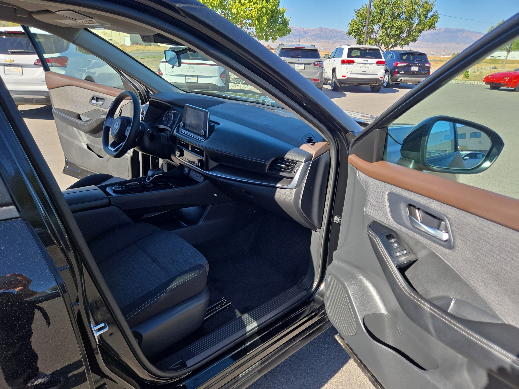 2023 Nissan Rogue SV - Photo 35