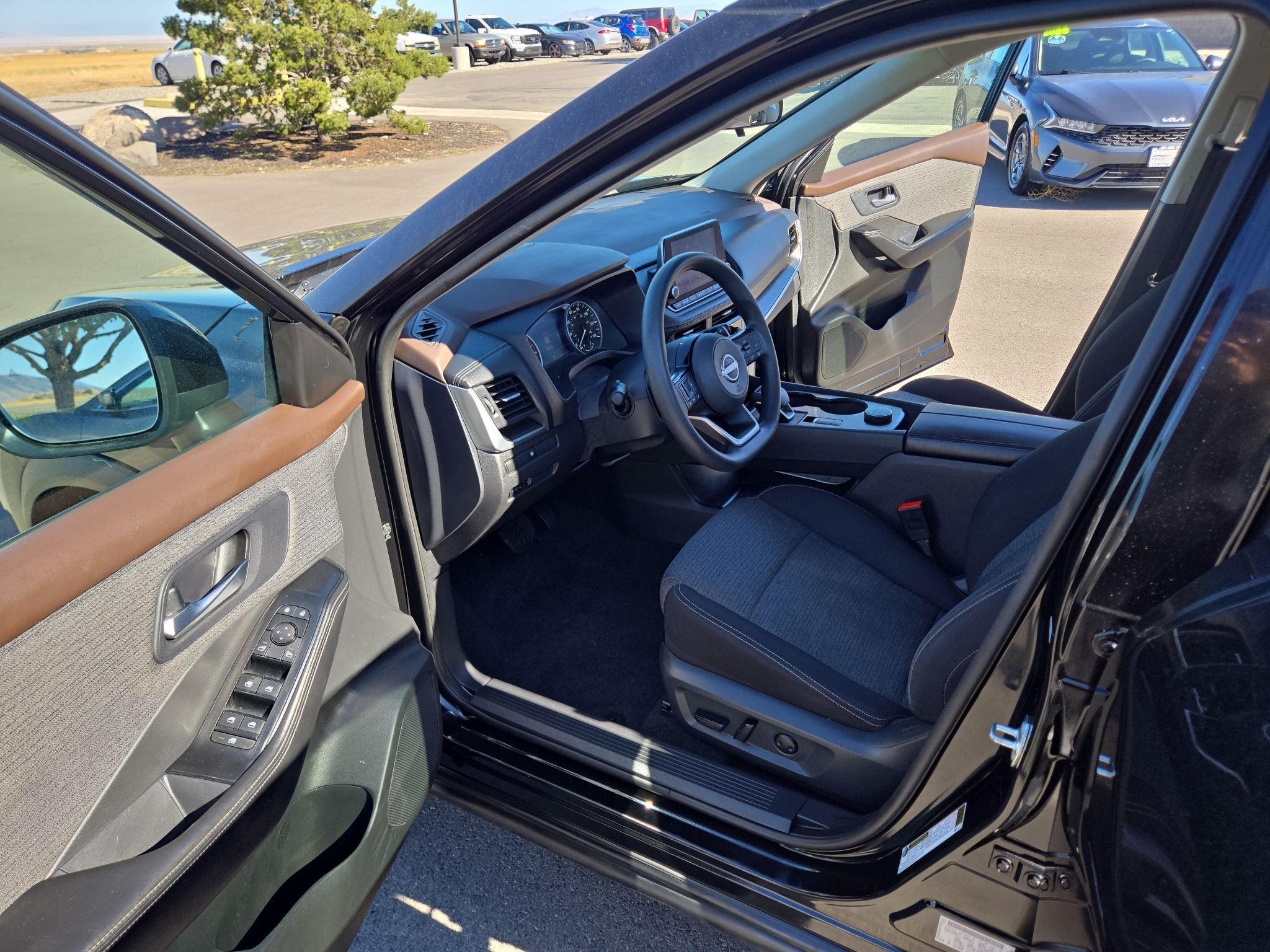 2023 Nissan Rogue SV - Photo 26